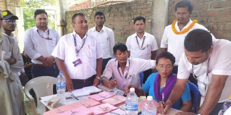 नापी कार्यालय लहान द्वारा गाउँ बल्क जग्गाको लाल पुर्जा वितरण