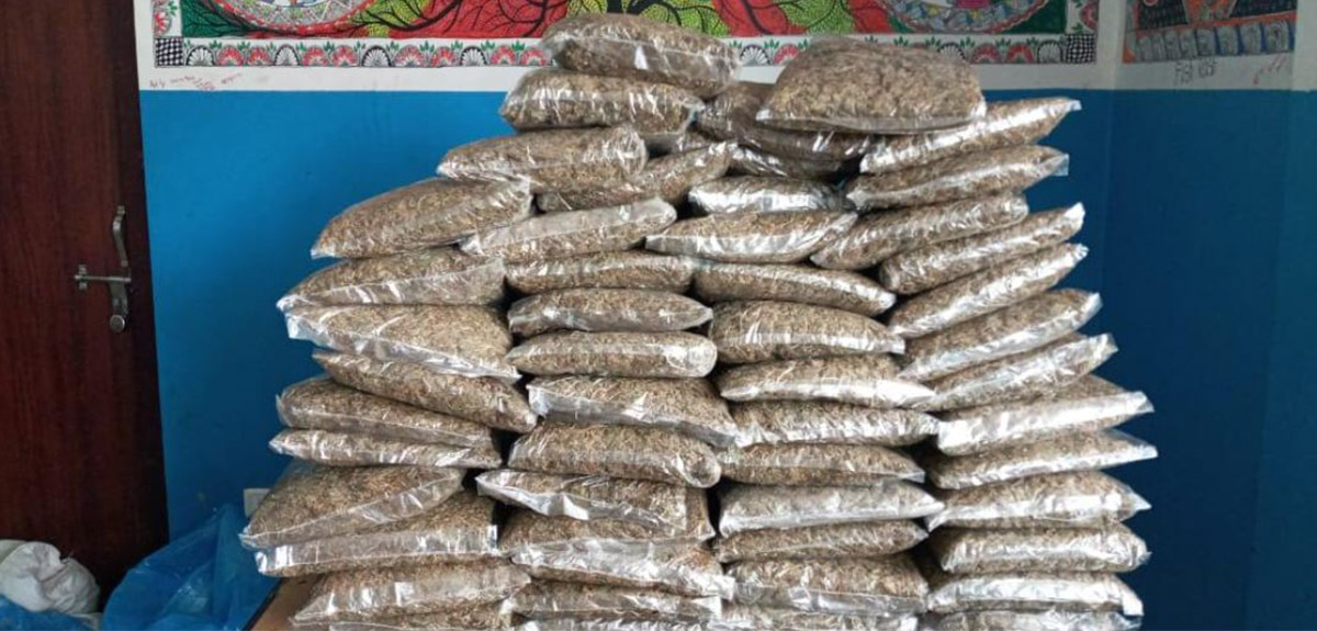 सफारीमा ओसार्दै गरेको ६१ किलो गाँजा बरामद, चालक फरार