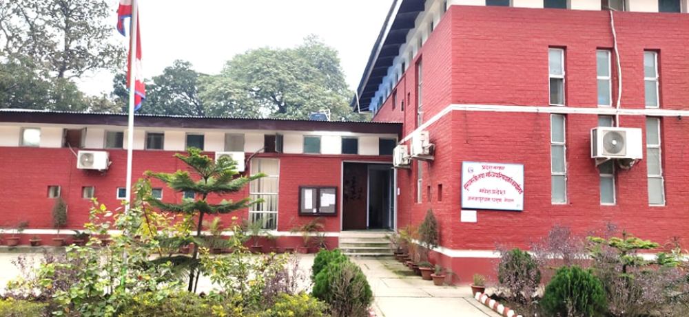 मधेश सरकारको मुख्यमन्त्री कार्यालयका कर्मचारीलाई भ्रष्टाचार मुद्दा लागे पनि पदमै!