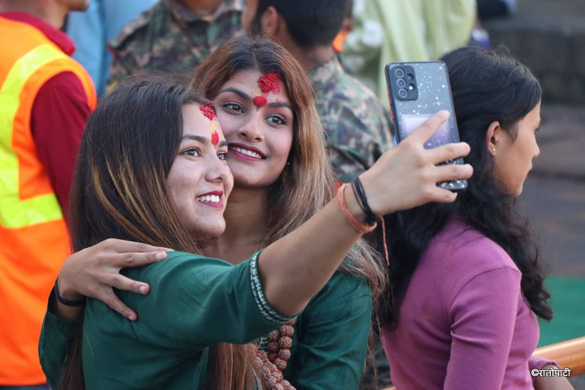 साउनको अन्तिम सोमबार,पशुपतिमा भक्तजन को घुइँचो [ हेर्नुहोस् तस्बिरमा ]