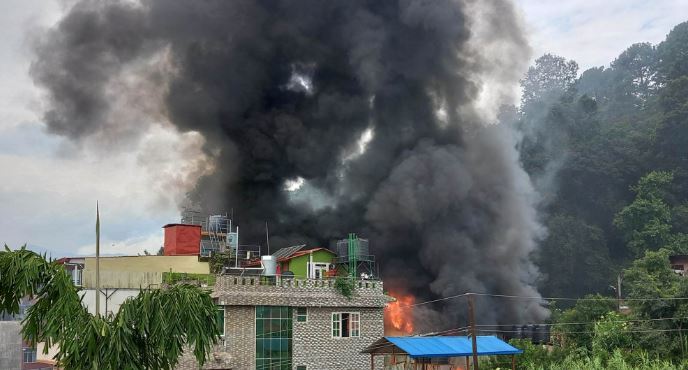 बालाजुको जुत्ता कारखानामा लागेको आगो नियन्त्रणमा