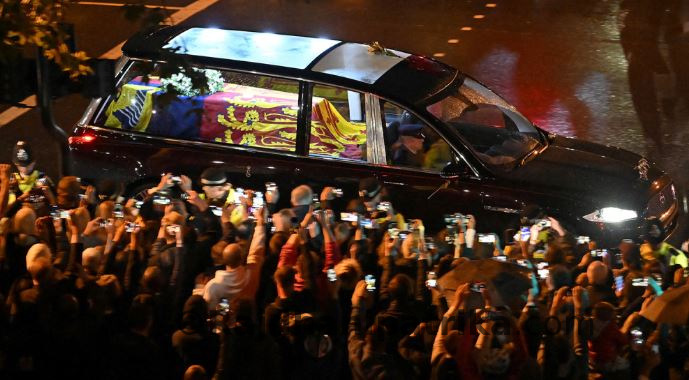 यसरी हुँदैछ बेलायती महारानीको अन्त्येष्टि तयारी