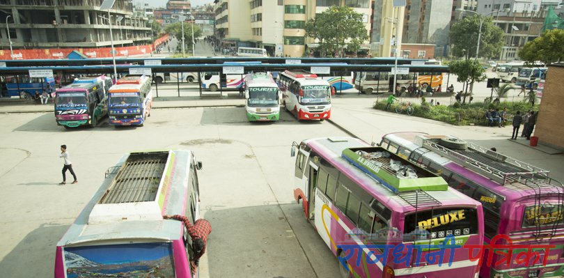 नयाँ बसपार्क क्षेत्र वरपरमा रहेका अवैध संरचना हटाउन सुरु