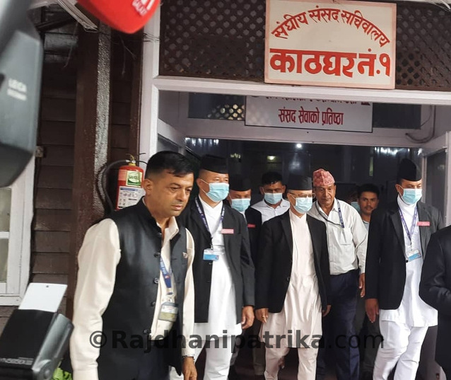 चोलेन्द्रले भने– सर्वोच्च जान खोज्दा सरकारले निवासमै रोकिदियो