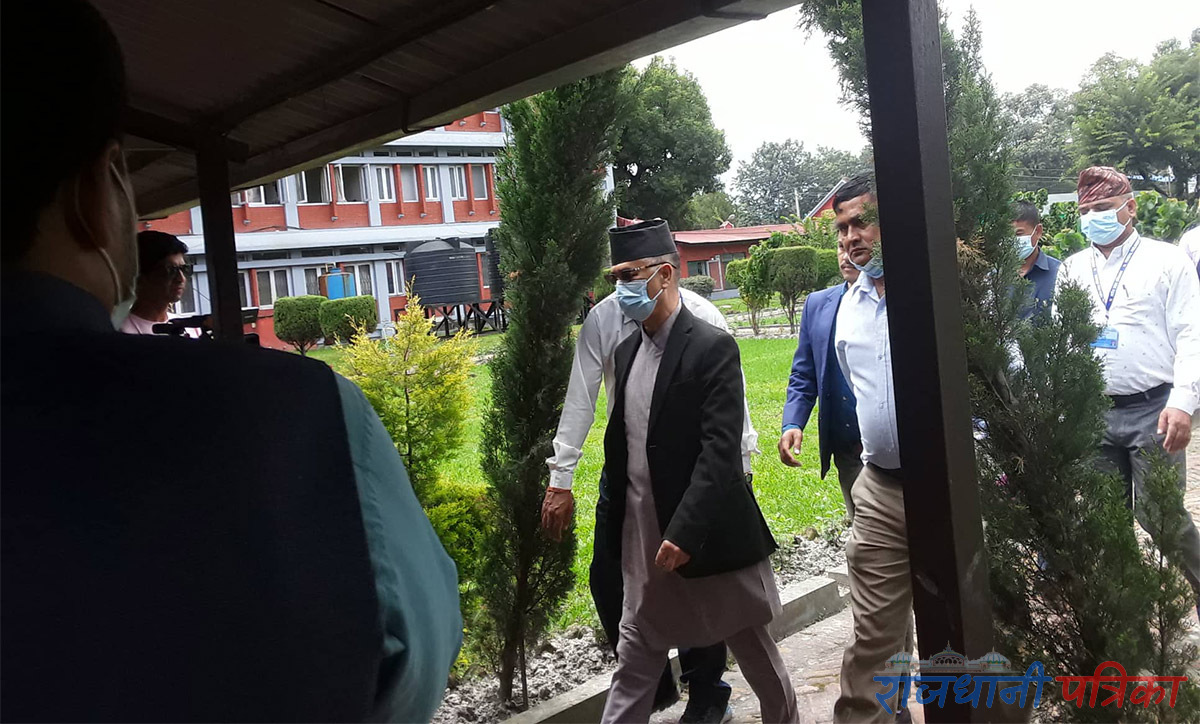 बयानका लागि सिंहदरबार पुगे निलम्बित प्रधानन्यायाधीश जबरा