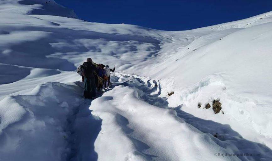 हिमपातले हुम्लाको लिमी जाने बाटो बन्द, निर्वाचन सामग्री पुर्‍याउन कठिन