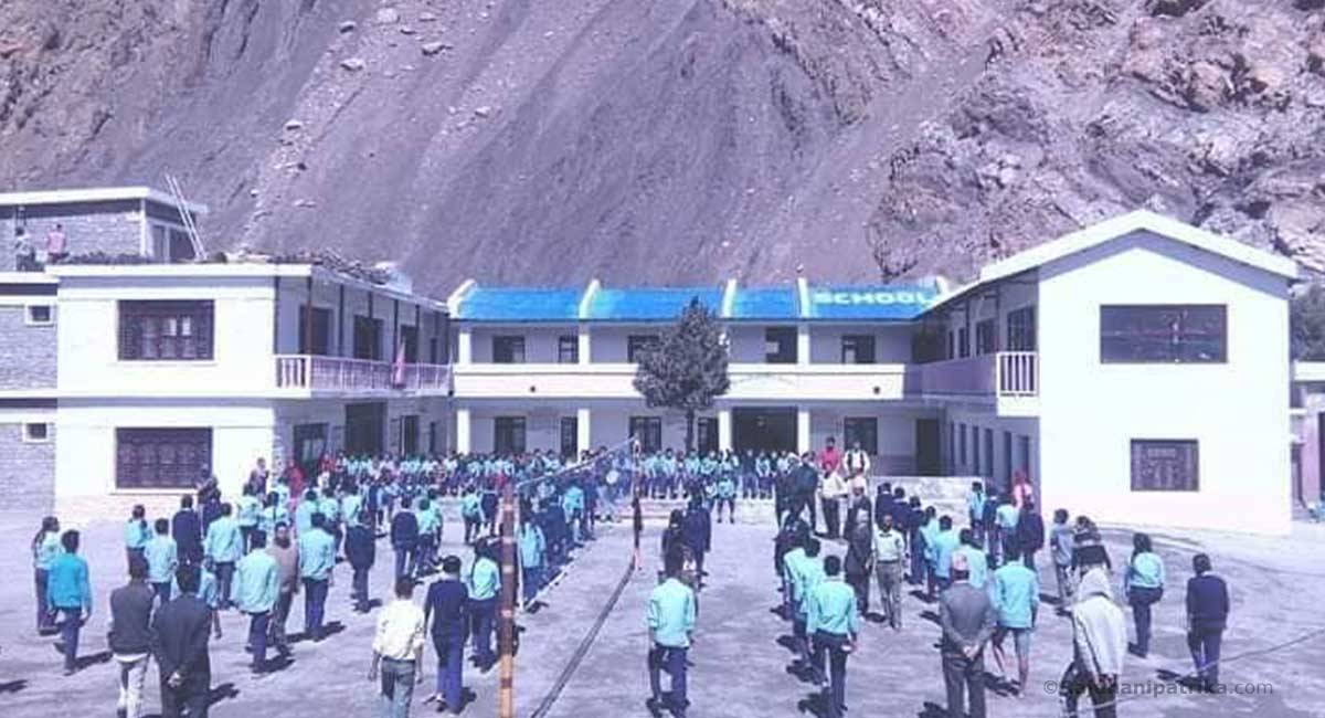 मुस्ताङमा चिसोसँगै हिमपातका कारण दुई महिनाका लागि विद्यालय बन्द