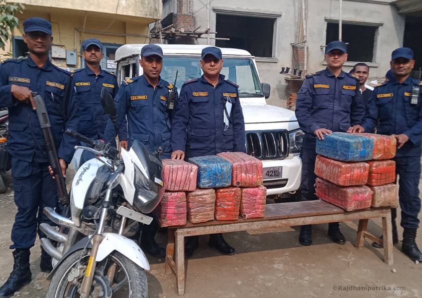 भारतीय नम्बरको बोलेरो गाडी र मोटरसाइकलसहित ठुलो परिमाणमा गाँजा बरामद