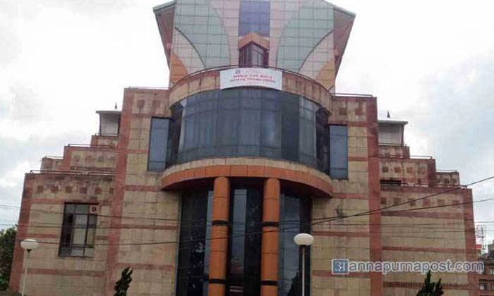 ट्रमा सेन्टरमा कार्यरत डाक्टरलाई कुट्ने प्रहरी निलम्बित