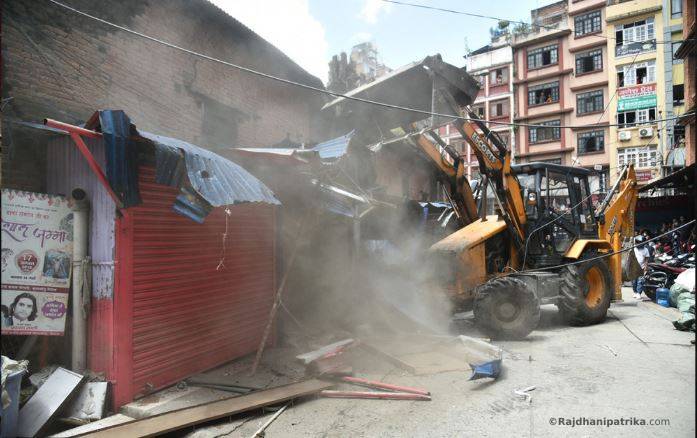 सार्वजनिक स्थानका अनधिकृत संरचना ७ दिनभित्र हटाउन महानगरको चेतावनी