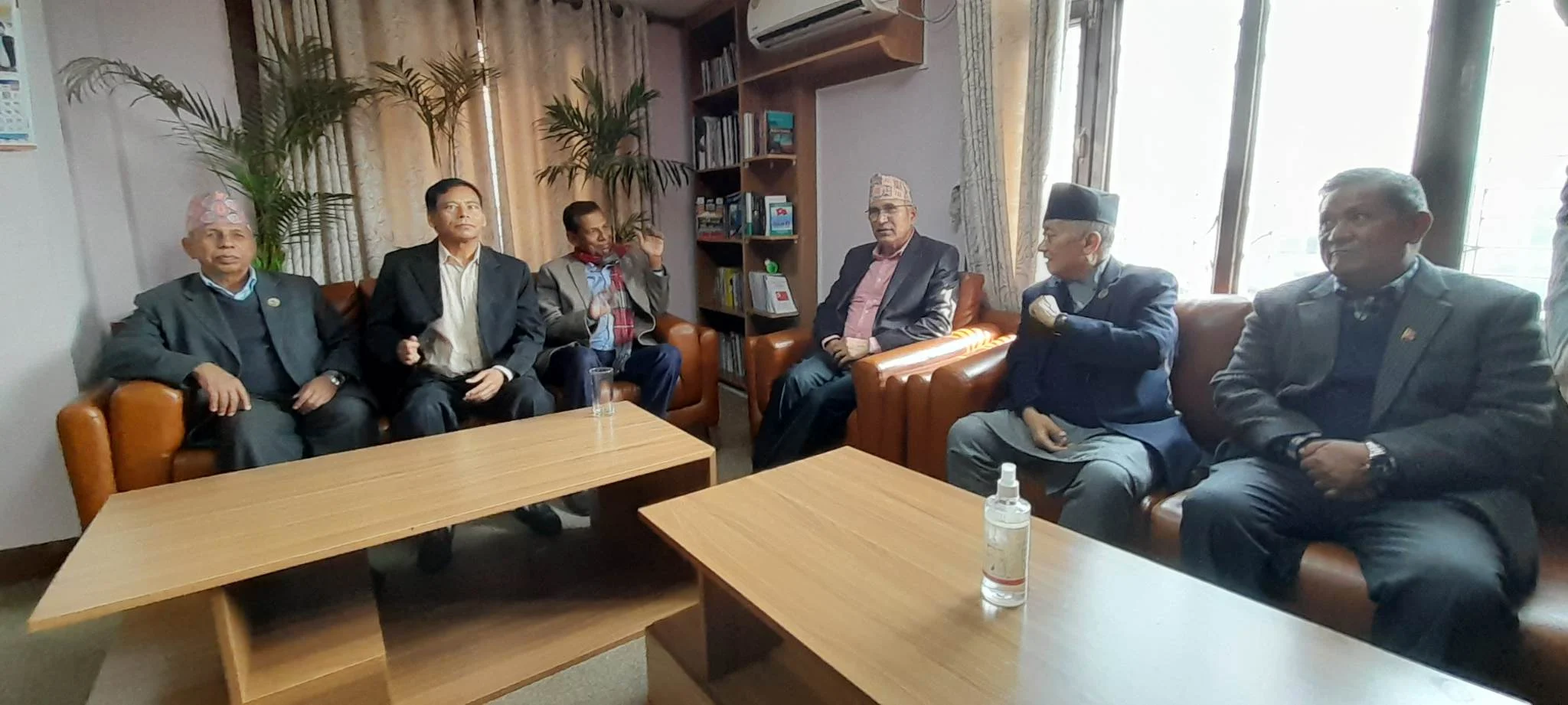 एमाले नेताले मागे माधवसँग सुवासको पक्षमा मत, नेपालले दिए धन्यवाद !