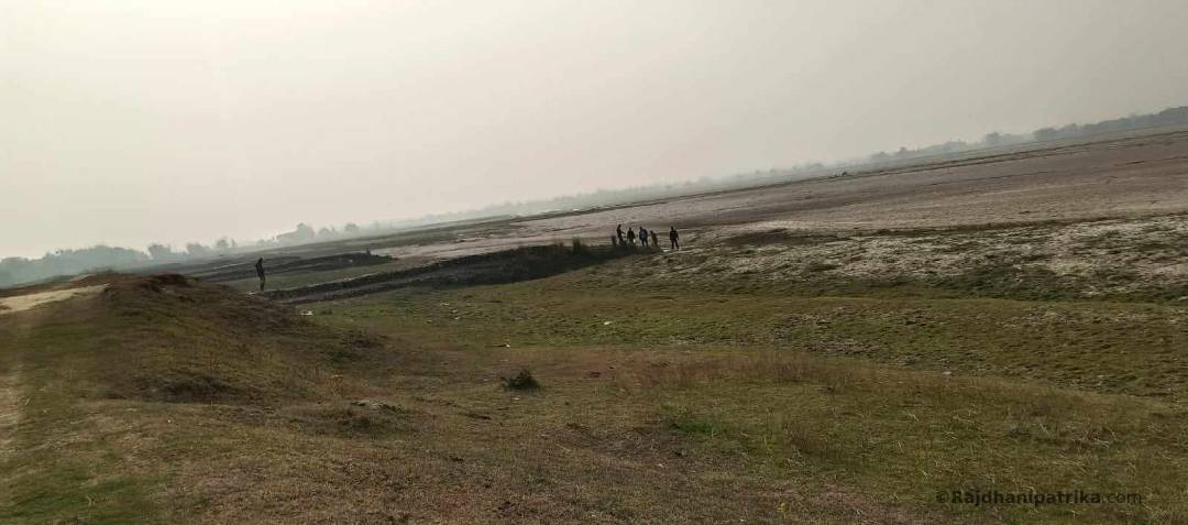 लेखापालले आफ्नो श्रीमतीको नाममा कामै नगरी ५० लाखको भुक्तानी दिएपछि